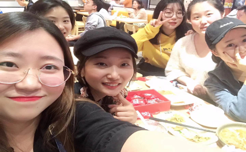 哈爾濱網(wǎng)商學(xué)院吳經(jīng)理廣州看望就業(yè)內(nèi)訓(xùn)員工